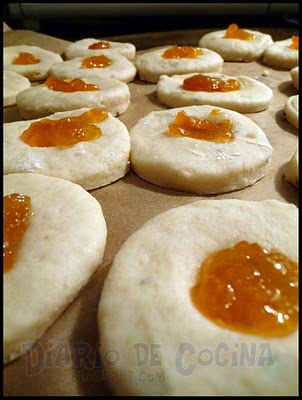 Scones with rosemary and apricot