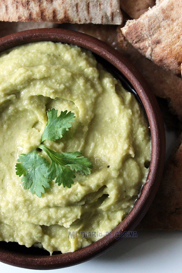 Hummus with avocado