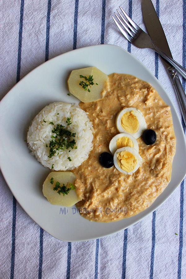 Spicy shredded chicken in sauce (Ají de gallina)