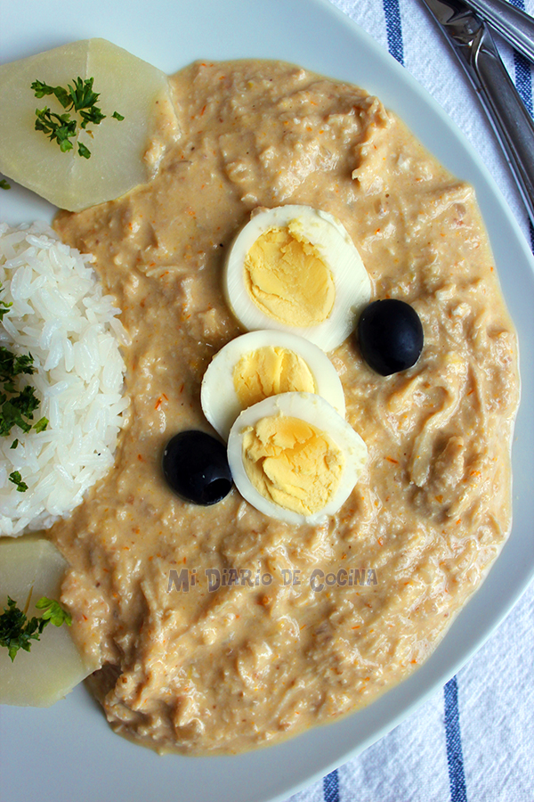 Spicy shredded chicken in sauce (Ají de gallina)