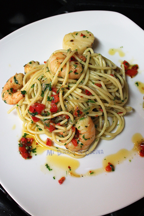 Pasta with shrimp and scallops