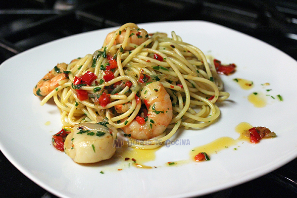 Pasta with shrimp and scallops