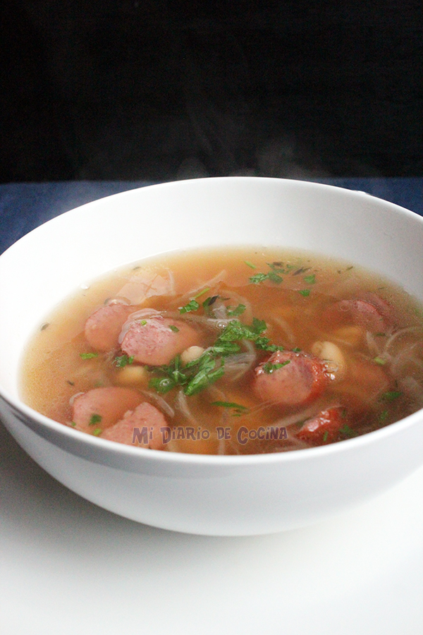 Beans soup, with onions and sausage