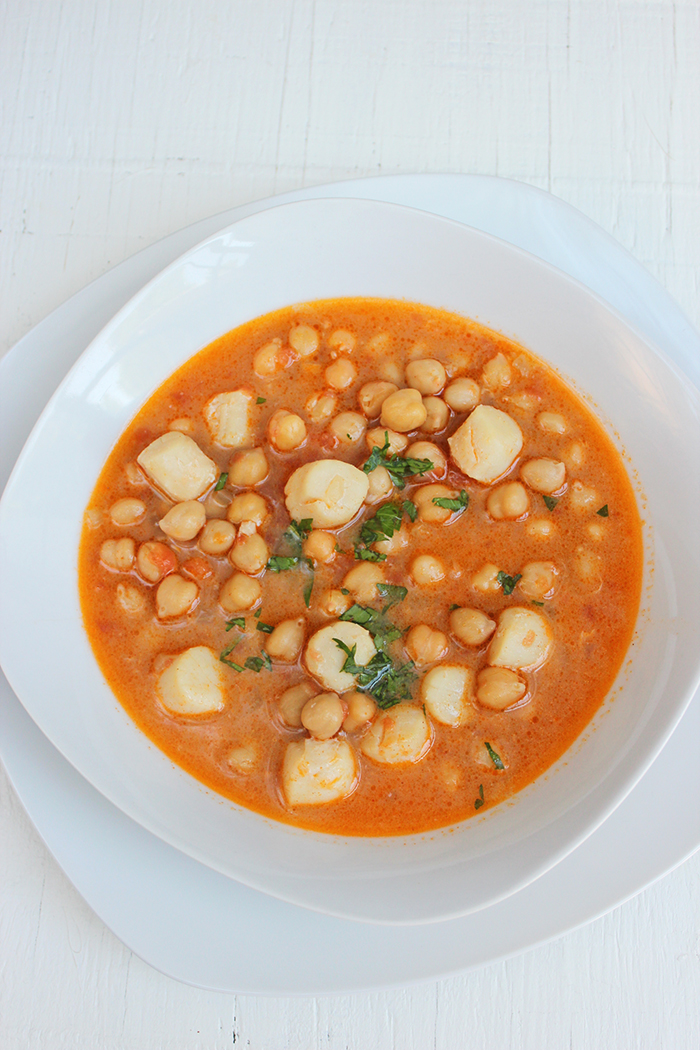 Chickpeas with scallops