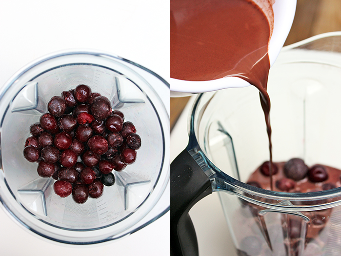 Dark sweet cherries with chocolate Paletas - Preparación