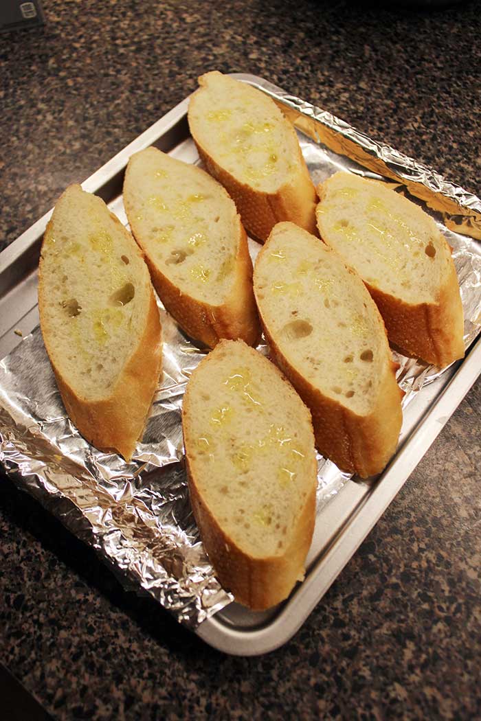 Crostinis con queso crema y morrón acaramelado - Preparación