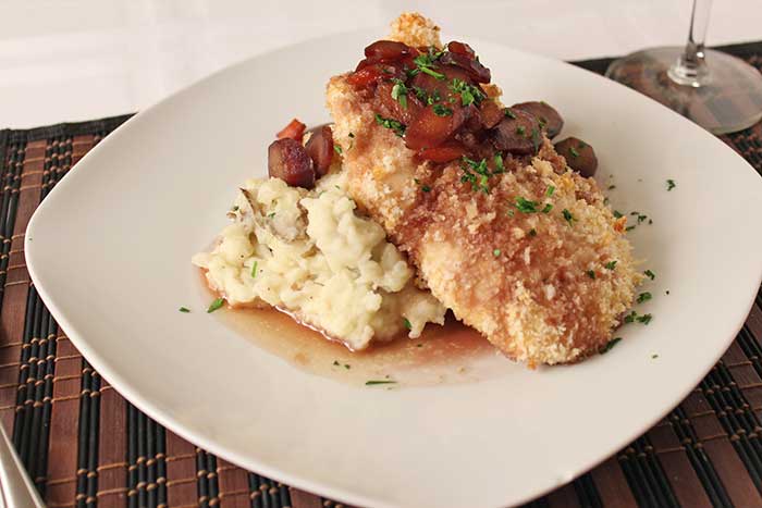 Breaded chicken, with carrots and rustic mashed-potatoes