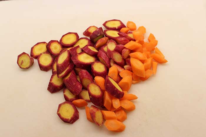 Pollo apanado, zanahorias y puré rústico - Zanahorias picadas