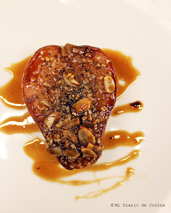 Baked pears with seeds