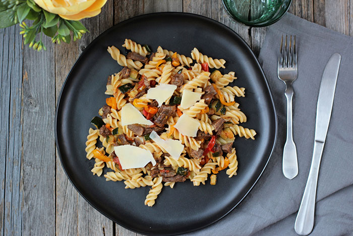 Pasta with beef and vegetables sauté