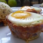 Prosciutto con huevo y espinaca