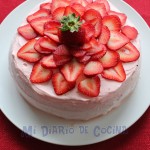 Torta de merengue y frutilla