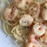 Pasta con camarones y salsa de queso con merquén