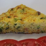 Tortilla de arroz, tocino y verduras