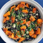 ENSALADA DE POROTOS NEGROS (FRIJOLES), ZAPALLO, QUINOA Y QUESO FETA