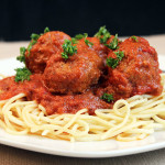 Mama’s Best Ever Spaghetti & Meatballs con queso derretido