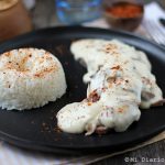 Lengua de res con salsa blanca y champiñones