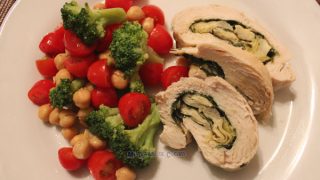 Filete de pollo relleno con espinaca, alcachofa y queso, más ensalada de brocoli, tomate y garbanzos – Mi Diario de Cocina Filete de pollo relleno con espinaca, alcachofa y queso, más ensalada de brocoli, tomate y garbanzos – Mi Diario de Cocina