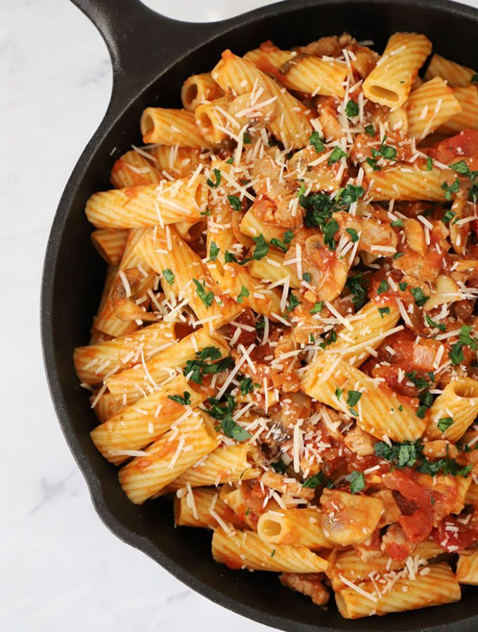 Pasta con pavo y champiñones