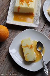 Postre de maicena y salsa de naranja