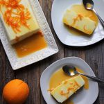 Postre de maicena y salsa de naranja