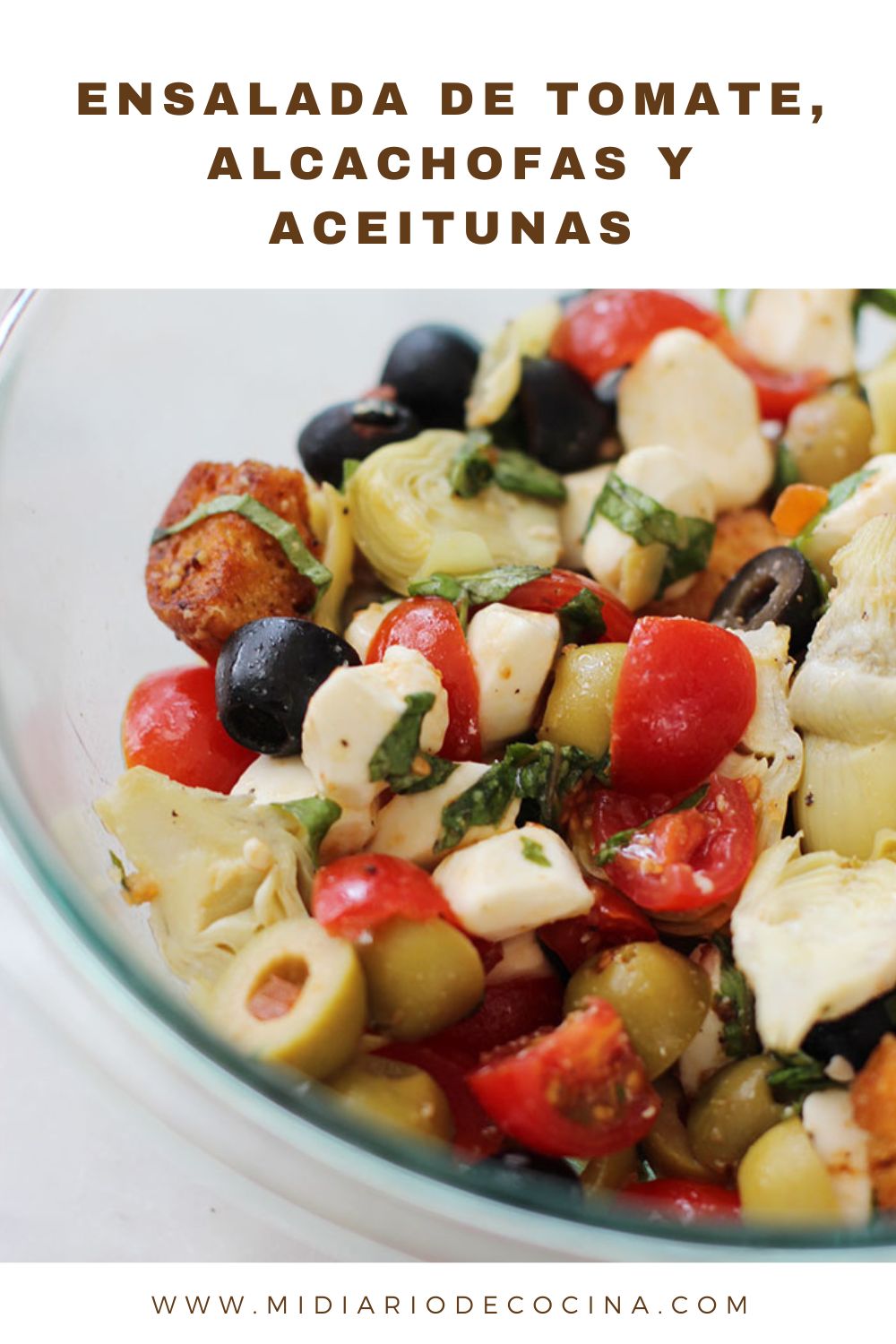 Ensalada de tomate, alcachofas y aceitunas